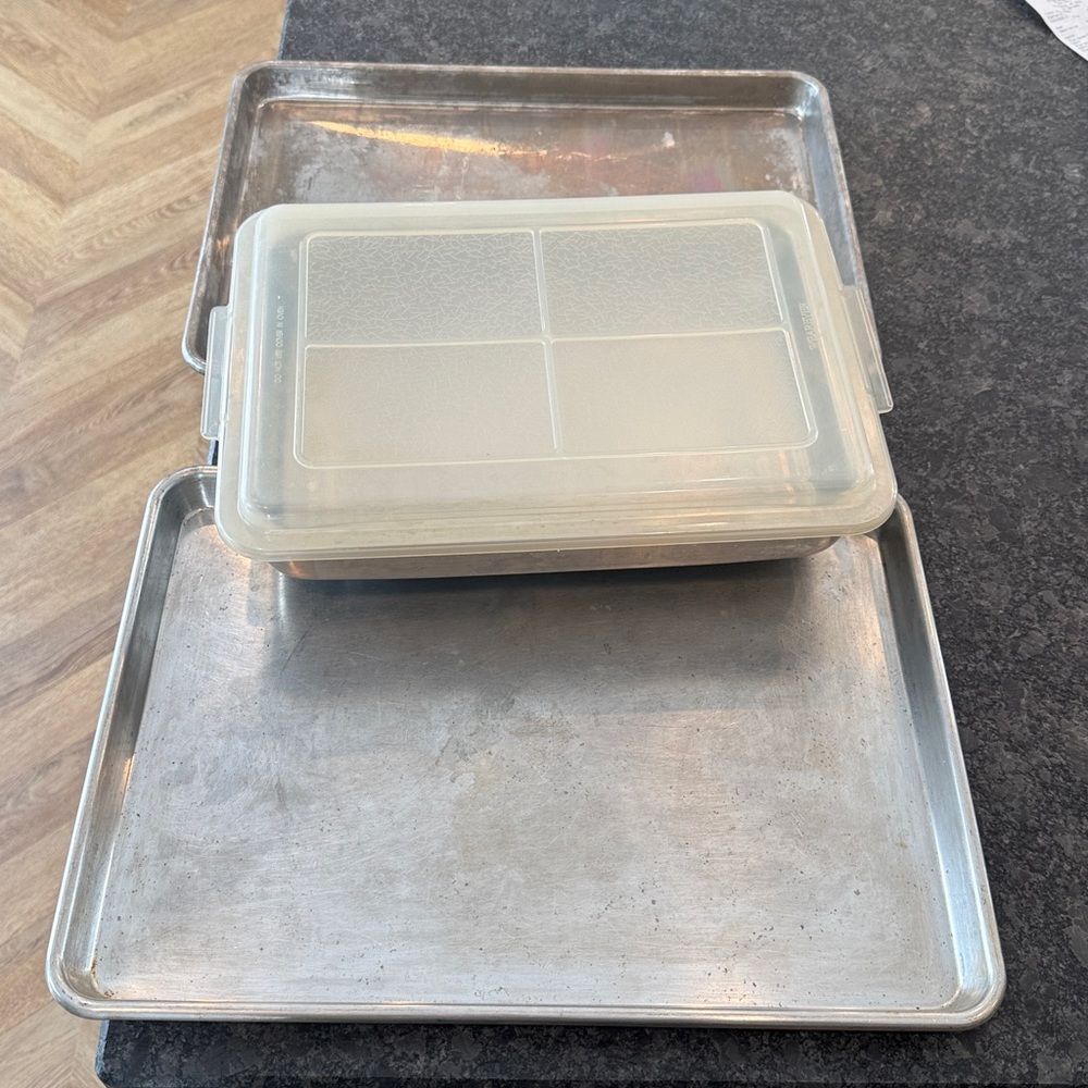 Wear-Ever Commercial Grade Sheet Pan set and cake pan
